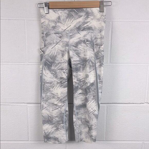 lululemon athletica Pants - Lululemon women’s pace perfect crop legging